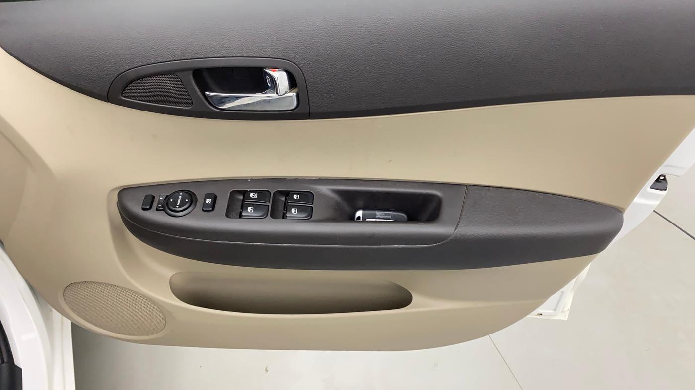 2014 Hyundai i20 ASTA 1.2, Petrol, Manual, 34,836 km, Driver Side Door Panels Control
