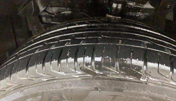 2017 Maruti Vitara Brezza ZDI PLUS DUAL TONE, Diesel, Manual, 1,29,768 km, Left Front Tyre Tread