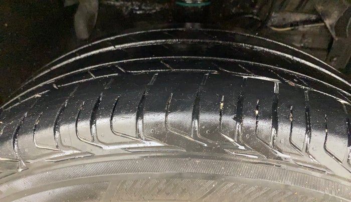 2017 Maruti Vitara Brezza ZDI PLUS DUAL TONE, Diesel, Manual, 1,29,768 km, Right Front Tyre Tread