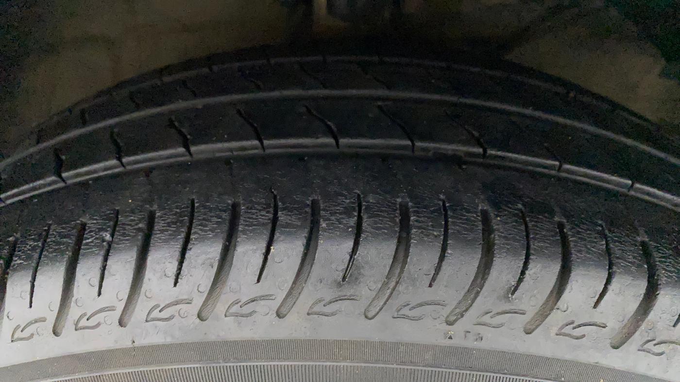 2021 Maruti Baleno DELTA PETROL 1.2, Petrol, Manual, 52,496 km, Right Front Tyre Tread