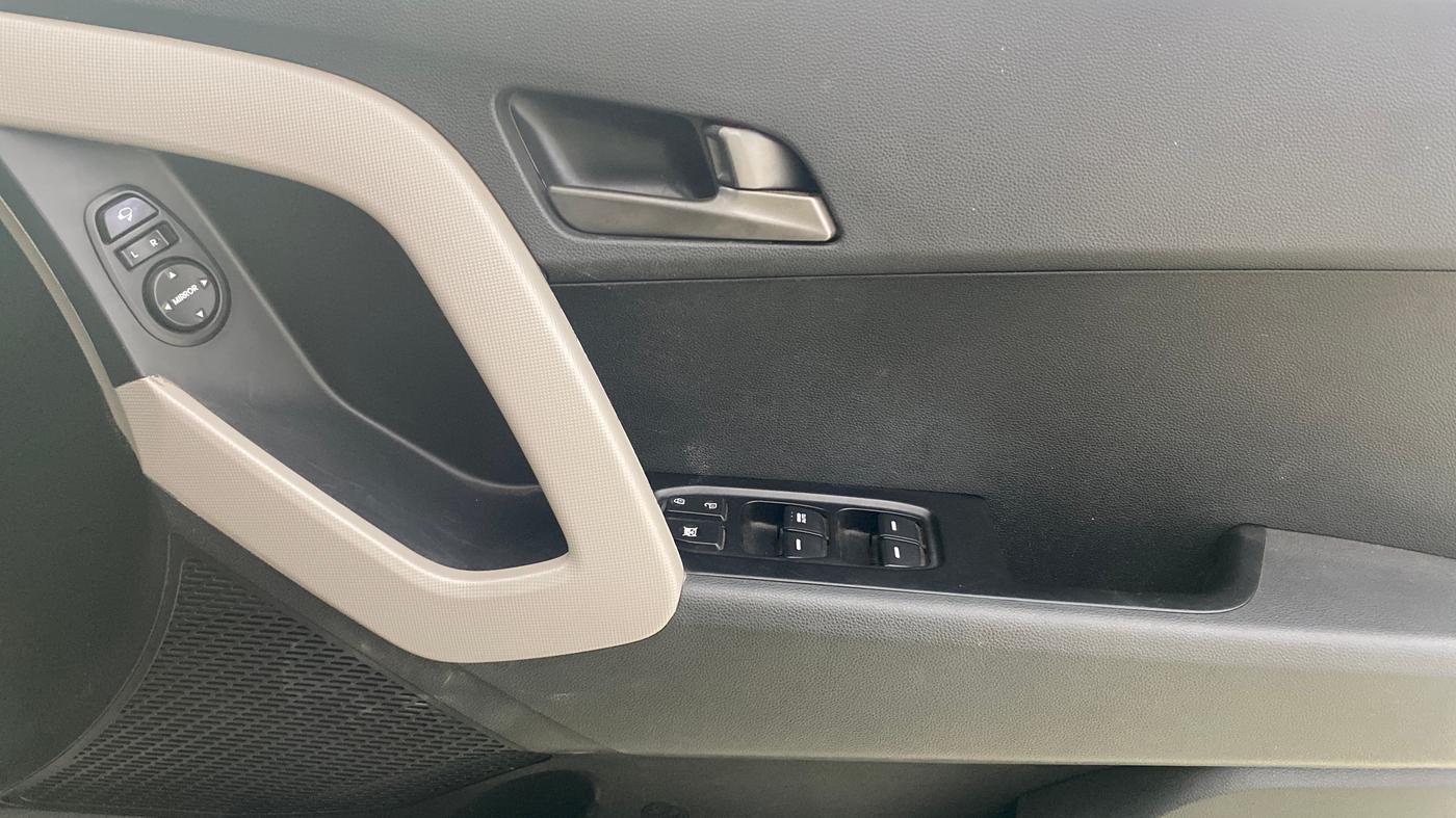 2017 Hyundai Creta SX PLUS AT 1.6 PETROL, Petrol, Automatic, 72,693 km, Driver Side Door Panels Control