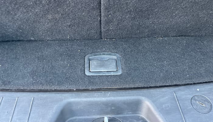 2013 Mahindra XUV500 W6, Diesel, Manual, 1,26,648 km, Boot Inside