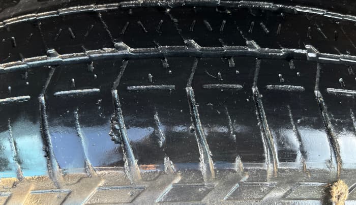 2013 Mahindra XUV500 W6, Diesel, Manual, 1,26,648 km, Left Front Tyre Tread