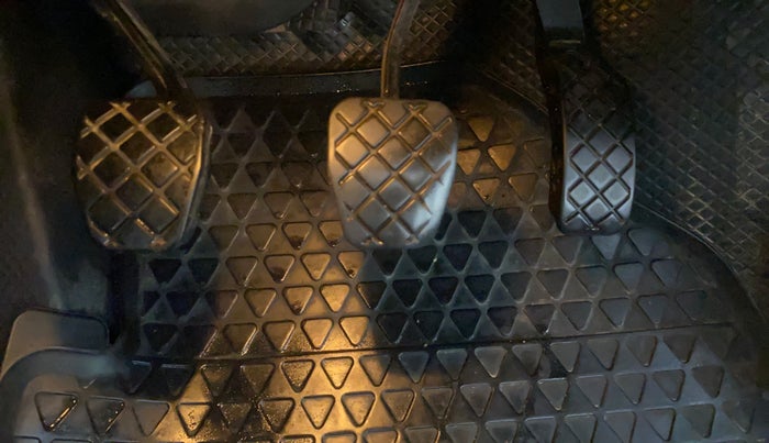 2017 Volkswagen Ameo COMFORTLINE 1.2L, Petrol, Manual, 76,200 km, Pedals