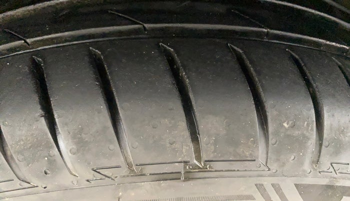 2017 Volkswagen Ameo COMFORTLINE 1.2L, Petrol, Manual, 76,200 km, Left Front Tyre Tread