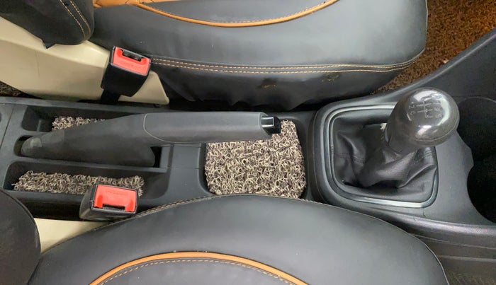 2017 Volkswagen Ameo COMFORTLINE 1.2L, Petrol, Manual, 76,200 km, Gear Lever