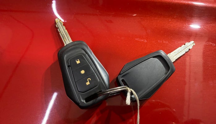 2016 Mahindra Kuv100 K6 PLUS 6 STR, Petrol, Manual, 71,388 km, Key Close Up