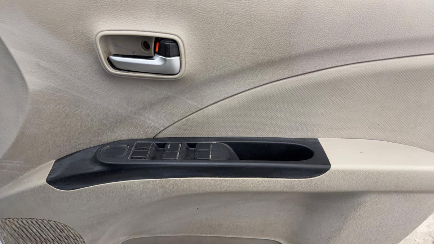 2018 Maruti Celerio VXI CNG, CNG, Manual, 1,05,182 km, Driver Side Door Panels Control