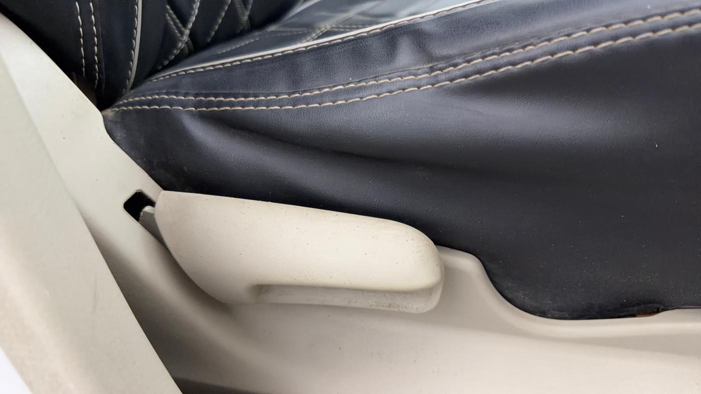 2018 Maruti Celerio VXI CNG, CNG, Manual, 1,05,182 km, Driver Side Adjustment Panel