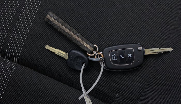 2019 Hyundai VENUE S 1.0 TURBO MT, Petrol, Manual, 45,451 km, Key Close Up