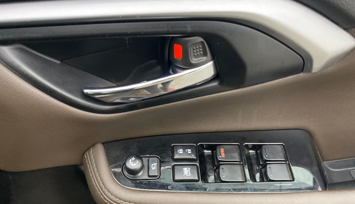 2023 Toyota URBAN CRUISER HYRYDER V HYBRID, Hybrid, Automatic, 82,201 km, Driver Side Door Panels Control