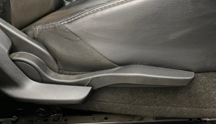 2023 Toyota URBAN CRUISER HYRYDER V HYBRID, Hybrid, Automatic, 82,201 km, Driver Side Adjustment Panel