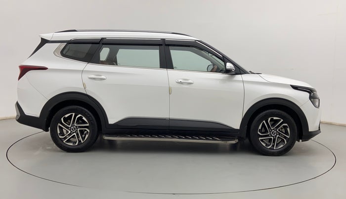 2022 KIA CARENS PRESTIGE PLUS 1.4 PETROL 7 STR, Petrol, Manual, 25,961 km, Right Side View