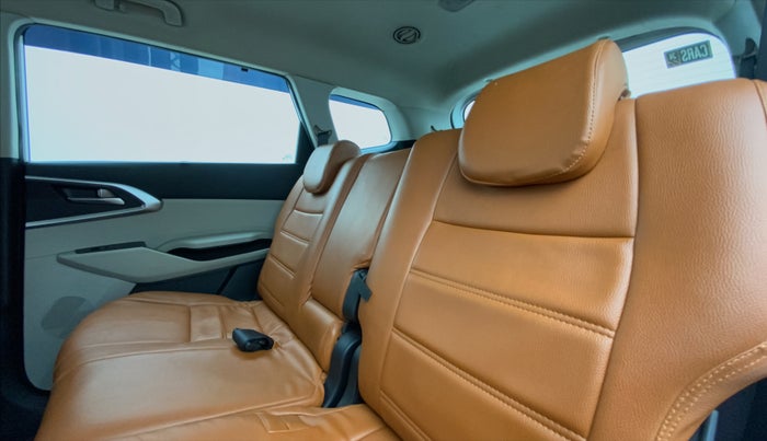 2022 KIA CARENS PRESTIGE PLUS 1.4 PETROL 7 STR, Petrol, Manual, 25,961 km, Right Side Rear Door Cabin