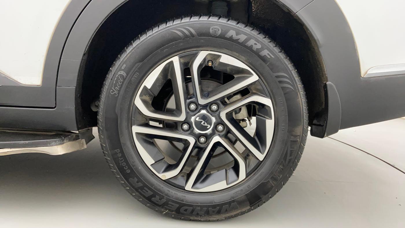 2022 KIA CARENS PRESTIGE PLUS 1.4 PETROL 7 STR, Petrol, Manual, 25,961 km, Left Rear Wheel