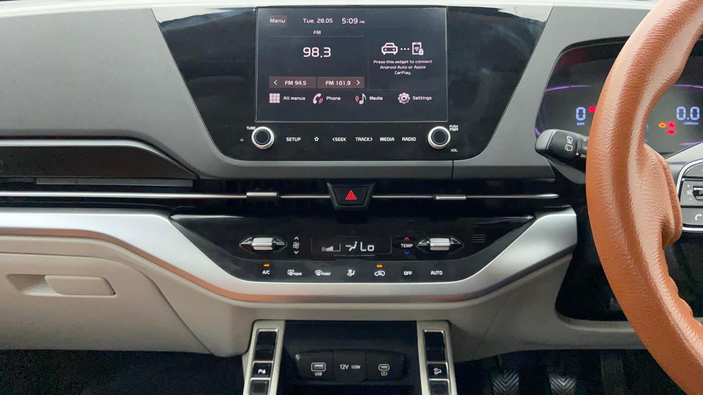 2022 KIA CARENS PRESTIGE PLUS 1.4 PETROL 7 STR, Petrol, Manual, 25,961 km, Air Conditioner