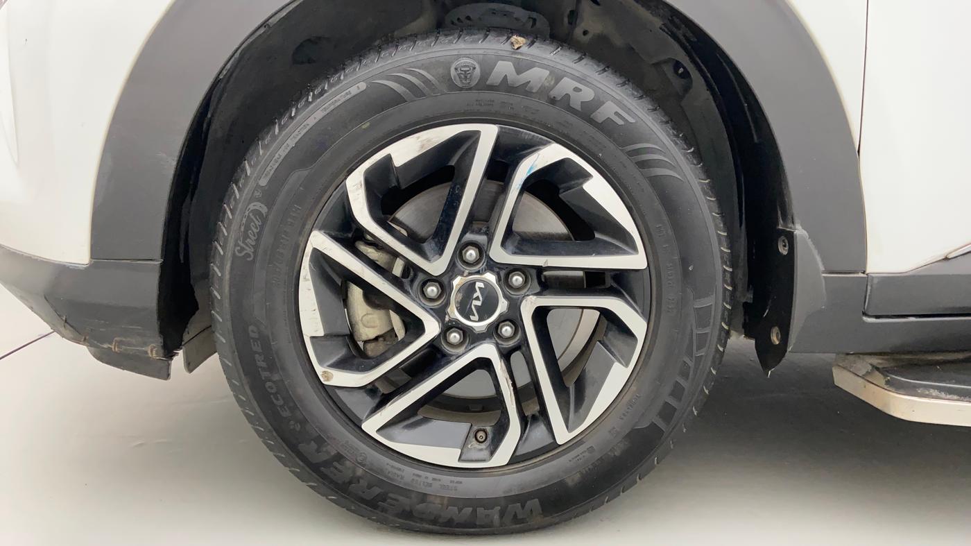 2022 KIA CARENS PRESTIGE PLUS 1.4 PETROL 7 STR, Petrol, Manual, 25,961 km, Left Front Wheel