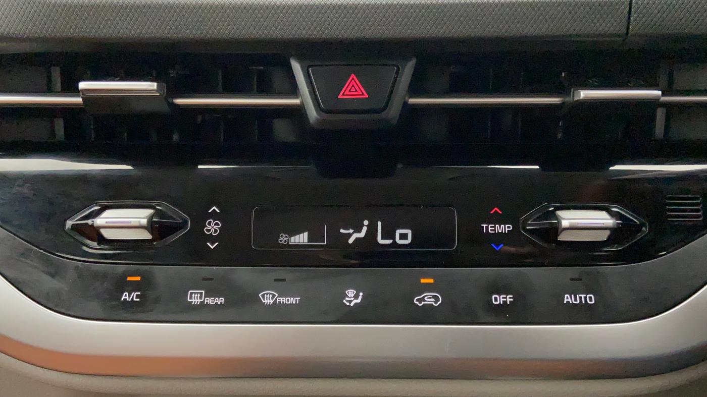 2022 KIA CARENS PRESTIGE PLUS 1.4 PETROL 7 STR, Petrol, Manual, 25,961 km, Automatic Climate Control