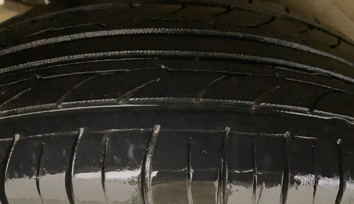 2013 Maruti Wagon R 1.0 VXI, Petrol, Manual, 1,00,092 km, Right Rear Tyre Tread