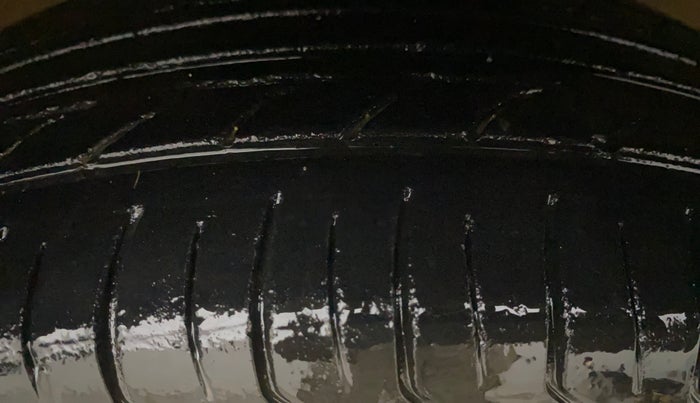 2013 Maruti Wagon R 1.0 VXI, Petrol, Manual, 1,00,092 km, Right Front Tyre Tread