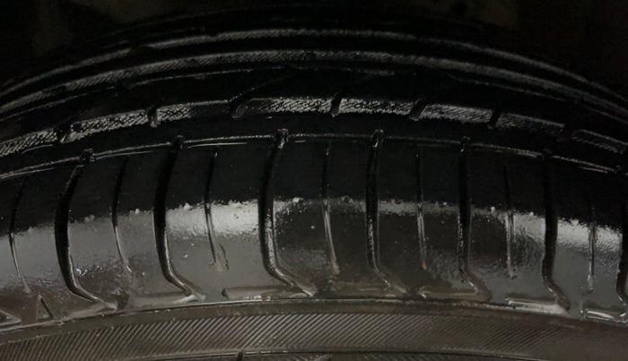 2015 Honda Brio S MT, Petrol, Manual, 39,297 km, Left Front Tyre Tread