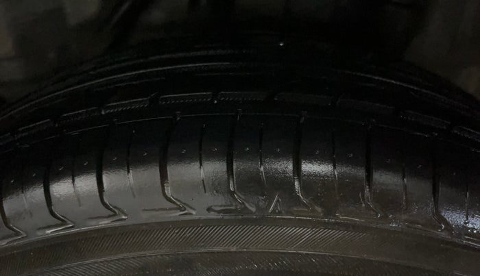 2015 Honda Brio S MT, Petrol, Manual, 39,297 km, Left Rear Tyre Tread