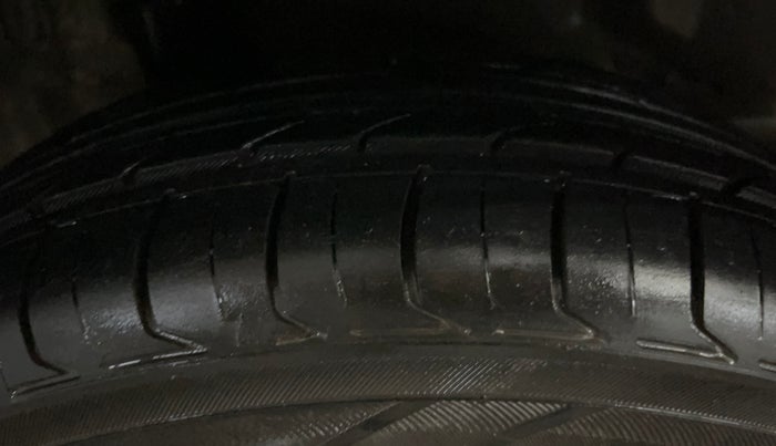 2015 Honda Brio S MT, Petrol, Manual, 39,297 km, Right Rear Tyre Tread