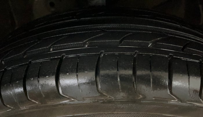 2015 Honda Brio S MT, Petrol, Manual, 39,297 km, Right Front Tyre Tread