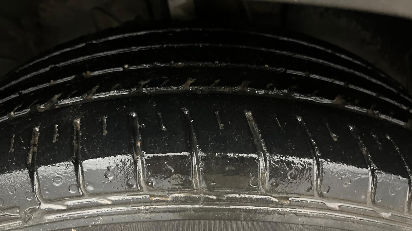 2020 Hyundai VENUE S 1.2, Petrol, Manual, 28,450 km, Right Front Tyre Tread