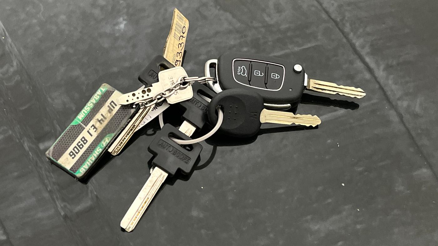 2020 Hyundai VENUE S 1.2, Petrol, Manual, 28,450 km, Key Close Up