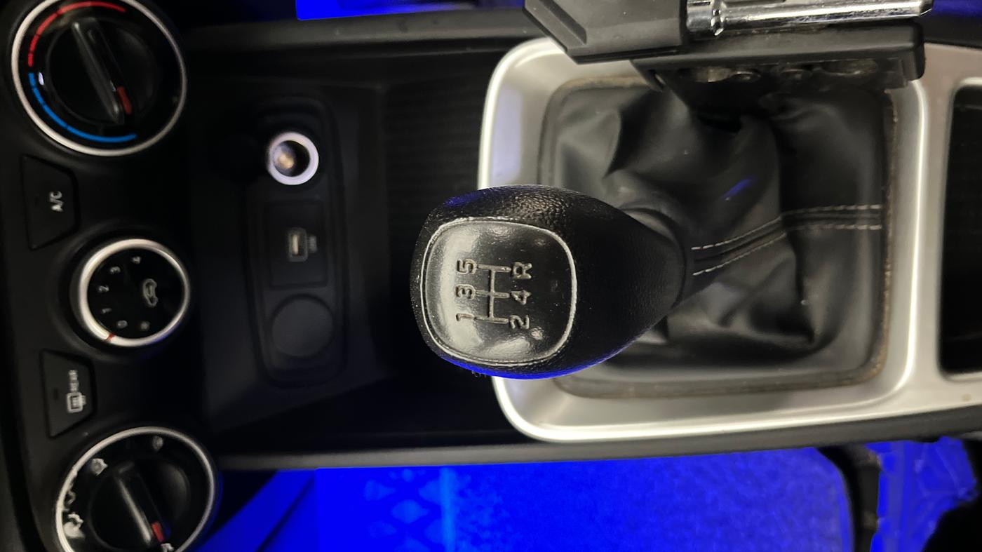 2020 Hyundai VENUE S 1.2, Petrol, Manual, 28,450 km, Gear Lever
