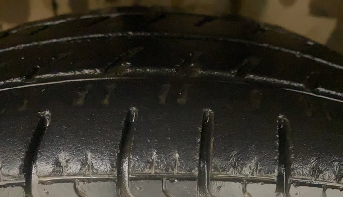 2017 Renault Kwid CLIMBER 1.0 AMT, Petrol, Automatic, 33,100 km, Left Front Tyre Tread