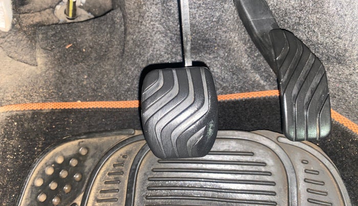 2017 Renault Kwid CLIMBER 1.0 AMT, Petrol, Automatic, 33,100 km, Pedals