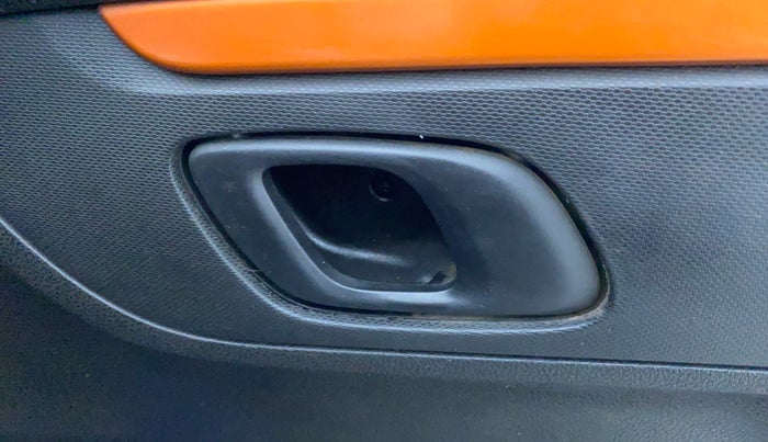 2017 Renault Kwid CLIMBER 1.0 AMT, Petrol, Automatic, 33,100 km, Driver Side Door Panels Control