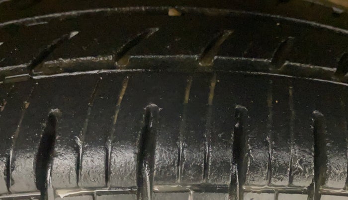 2017 Renault Kwid CLIMBER 1.0 AMT, Petrol, Automatic, 33,100 km, Left Rear Tyre Tread