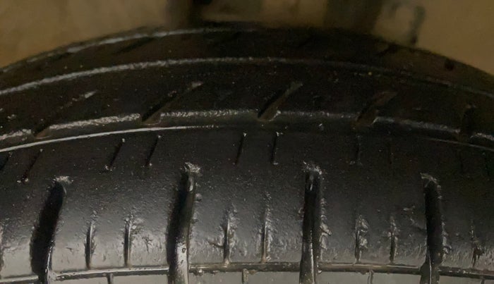 2017 Renault Kwid CLIMBER 1.0 AMT, Petrol, Automatic, 33,100 km, Right Front Tyre Tread