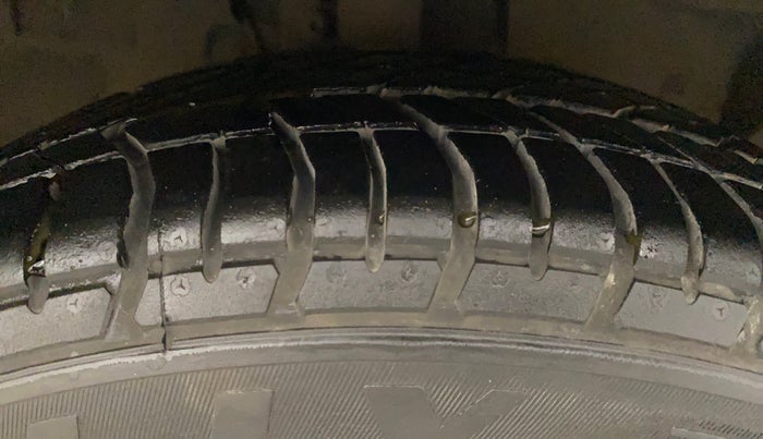 2017 Ford Figo Aspire TITANIUM1.5 DIESEL, Diesel, Manual, 58,079 km, Right Front Tyre Tread