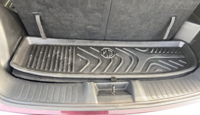 2020 MG HECTOR PLUS SHARP 2.0 DIESEL TURBO MT 6-STR, Diesel, Manual, 35,418 km, Boot Inside