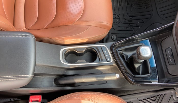 2020 MG HECTOR PLUS SHARP 2.0 DIESEL TURBO MT 6-STR, Diesel, Manual, 35,418 km, Gear Lever