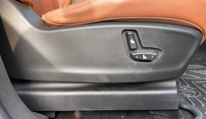 2020 MG HECTOR PLUS SHARP 2.0 DIESEL TURBO MT 6-STR, Diesel, Manual, 35,418 km, Driver Side Adjustment Panel