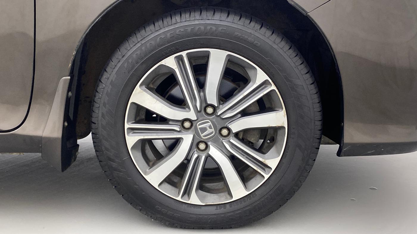 2017 Honda City V MT PETROL, Petrol, Manual, 44,308 km, Right Front Wheel