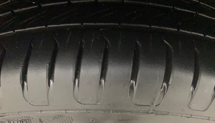 2017 Hyundai Creta E PLUS 1.6 PETROL, Petrol, Manual, 80,850 km, Left Front Tyre Tread