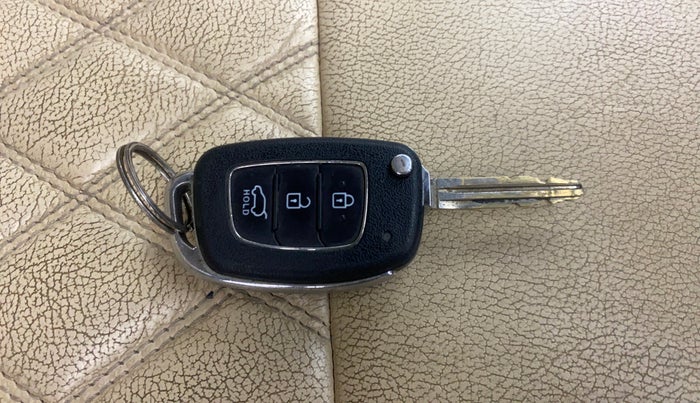 2017 Hyundai Creta E PLUS 1.6 PETROL, Petrol, Manual, 80,850 km, Key Close Up