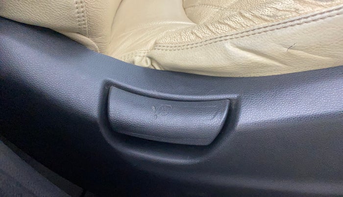 2017 Hyundai Creta E PLUS 1.6 PETROL, Petrol, Manual, 80,850 km, Driver Side Adjustment Panel