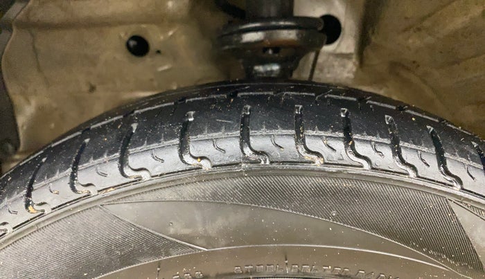 2013 Maruti Wagon R Stingray VXI, Petrol, Manual, 1,06,893 km, Left Front Tyre Tread