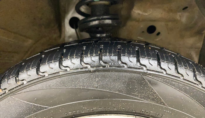 2013 Maruti Wagon R Stingray VXI, Petrol, Manual, 1,06,893 km, Right Front Tyre Tread