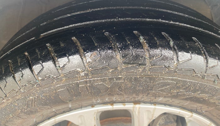 2024 Maruti Swift ZXI, Petrol, Manual, 59,192 km, Right Front Tyre Tread