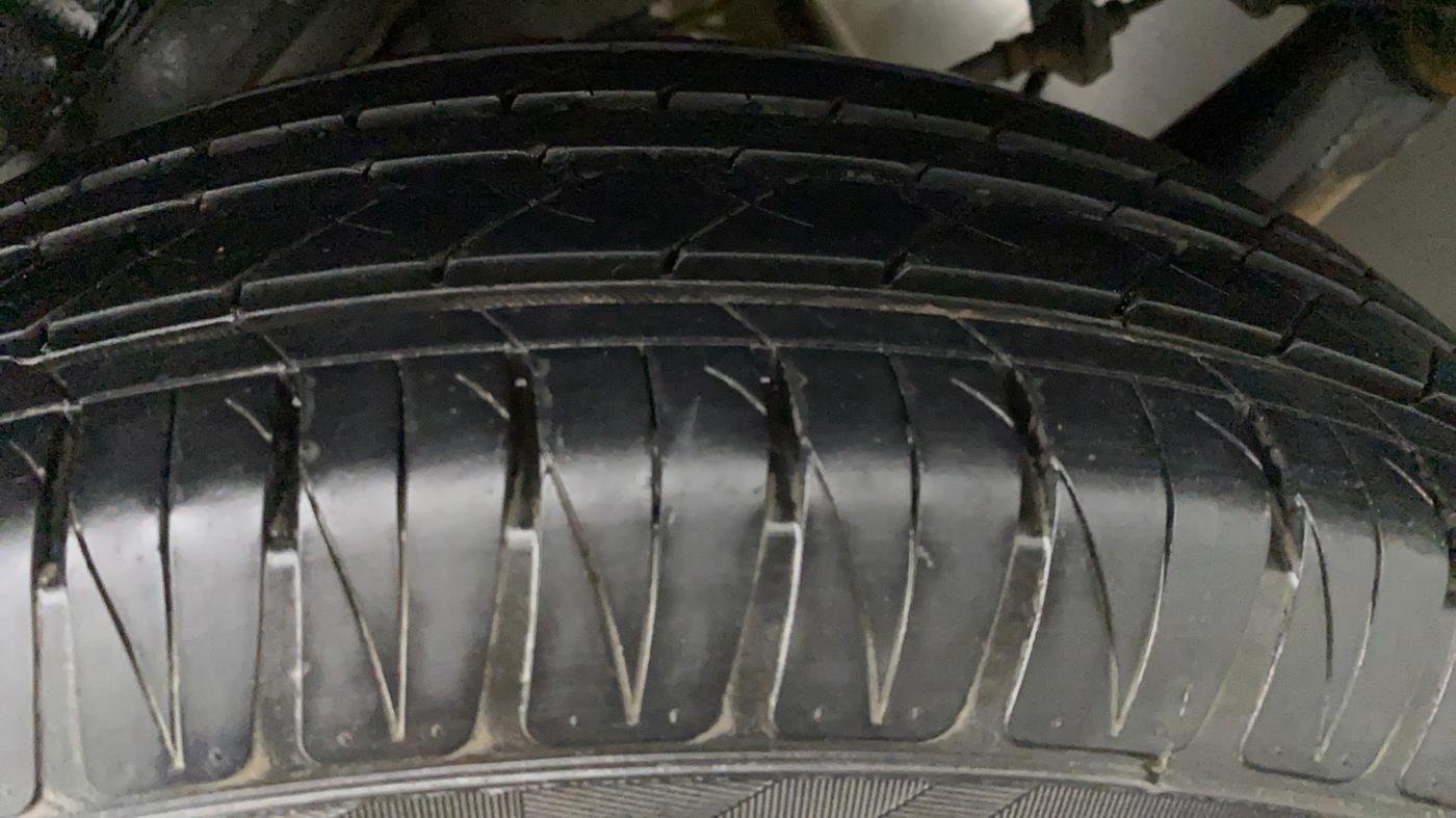 2010 Toyota Corolla Altis J PETROL, Petrol, Manual, 76,323 km, Left Rear Tyre Tread