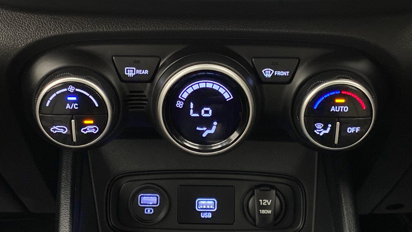 2021 Hyundai VENUE 1.0L Turbo GDI SX MT, Petrol, Manual, 7,135 km, Automatic Climate Control