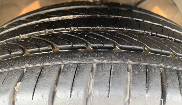 2019 Maruti Baleno ZETA PETROL 1.2, Petrol, Manual, 35,842 km, Right Front Tyre Tread